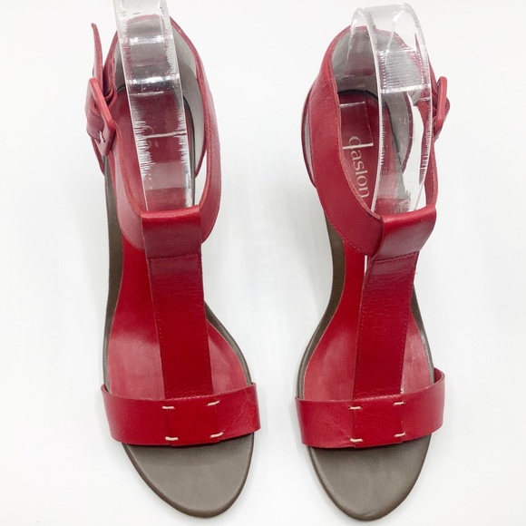 Adorable red Caslon T-strap wedges - Picture 2 of 8